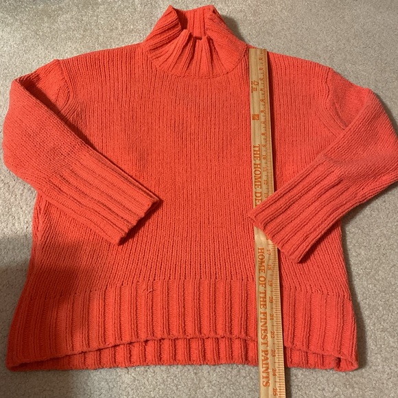 2 soft sweaters - Picture 2 of 5